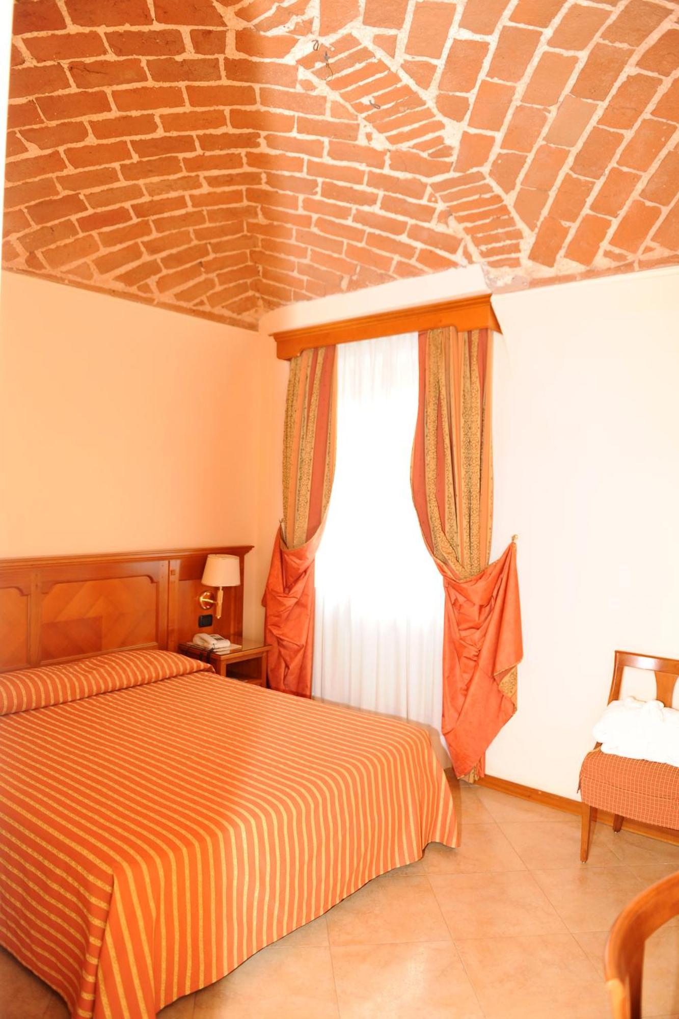Hotel Acqui & Centro Benessere Acqui Terme Rom bilde